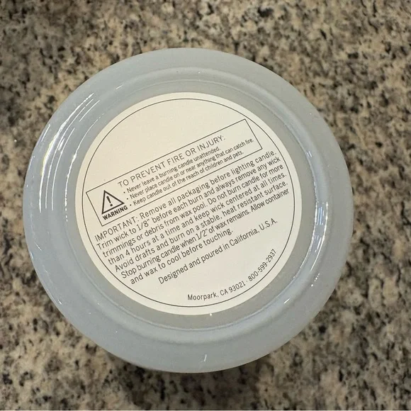 NWT Barefoot Dreams Candle in Gardenia (11 oz) - Picture 6 of 8